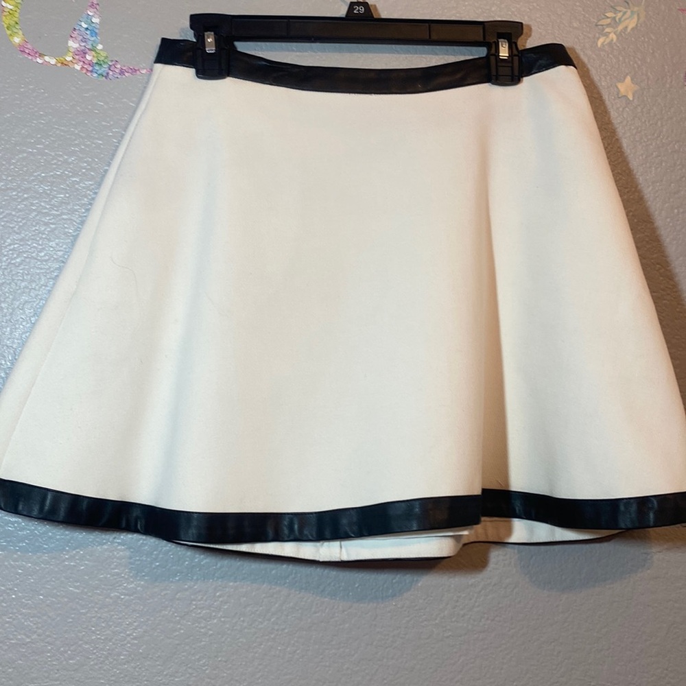 Banana Republic size 8 mini skirt with pockets